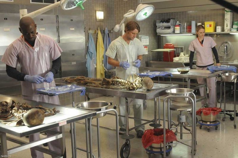 Foreman, Chase et Cameron à la morgue.